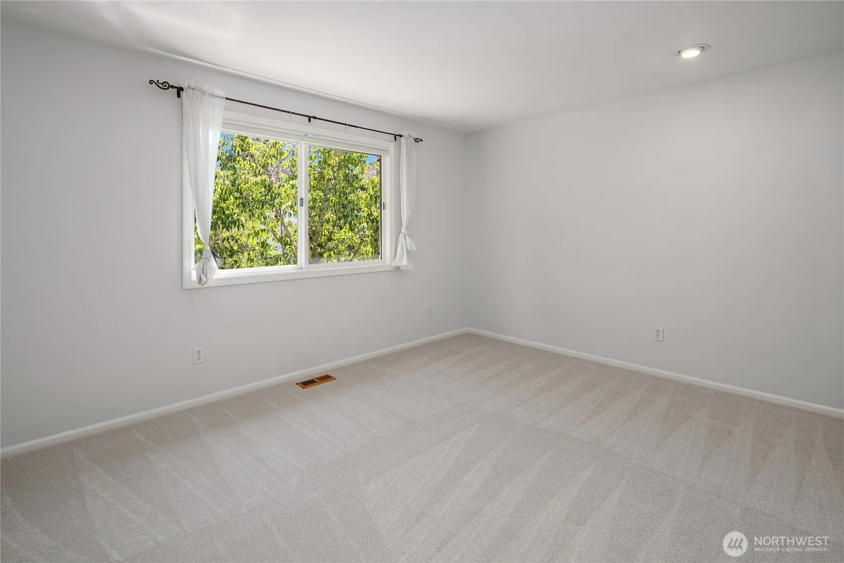 22525 SE 46th Place , Sammamish, WA 98075