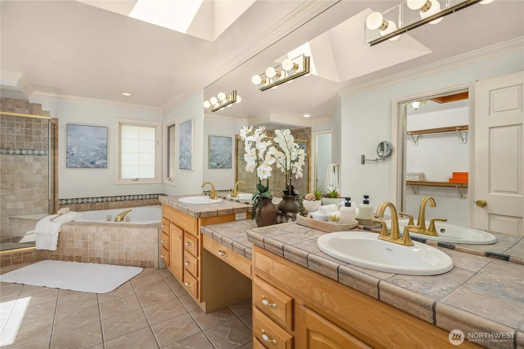 22525 SE 46th Place , Sammamish, WA 98075