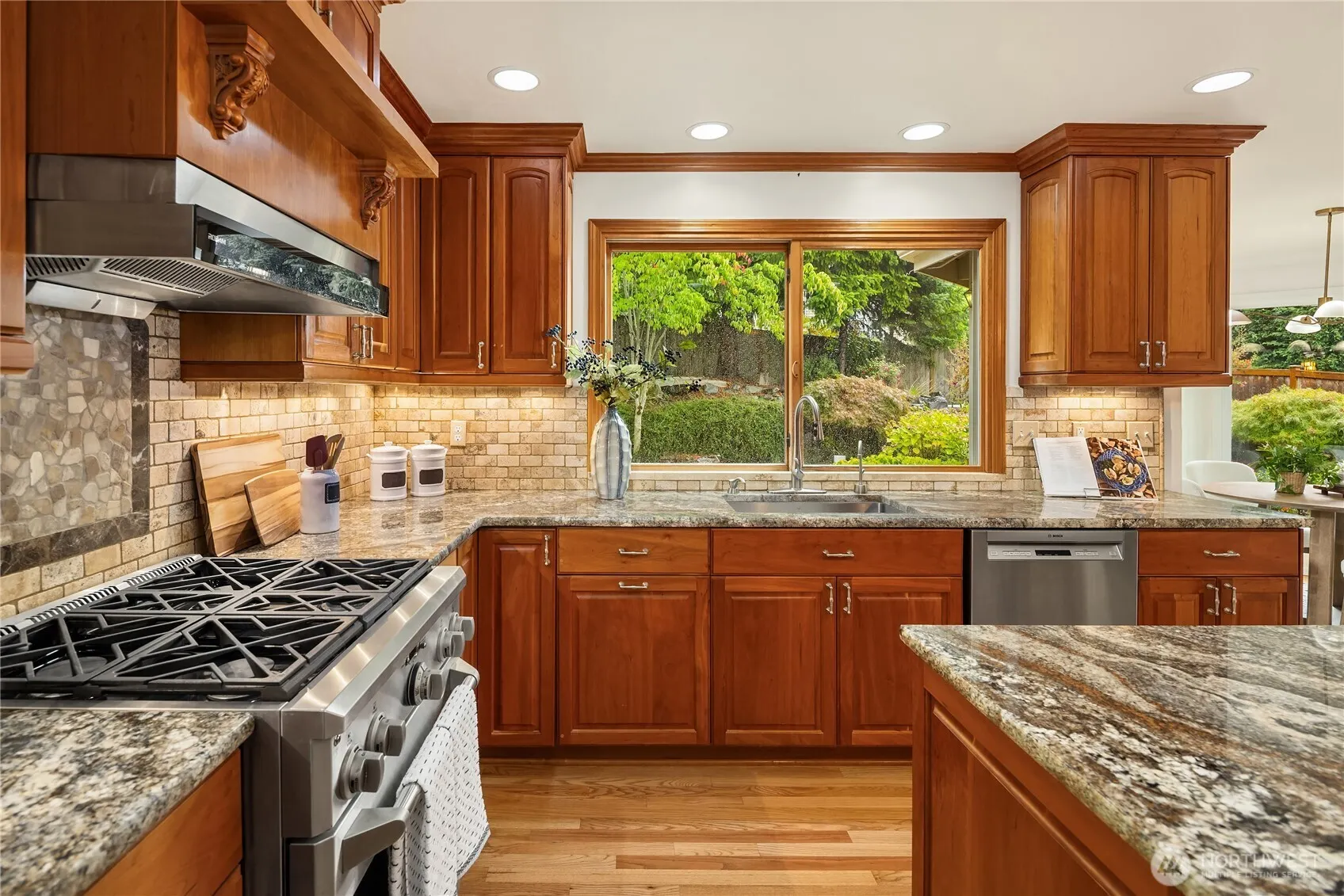 22525 SE 46th Place , Sammamish, WA 98075