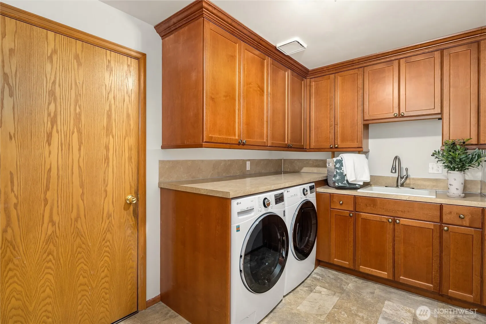 22525 SE 46th Place , Sammamish, WA 98075