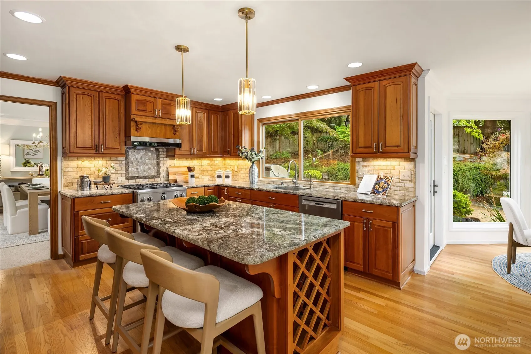 22525 SE 46th Place , Sammamish, WA 98075