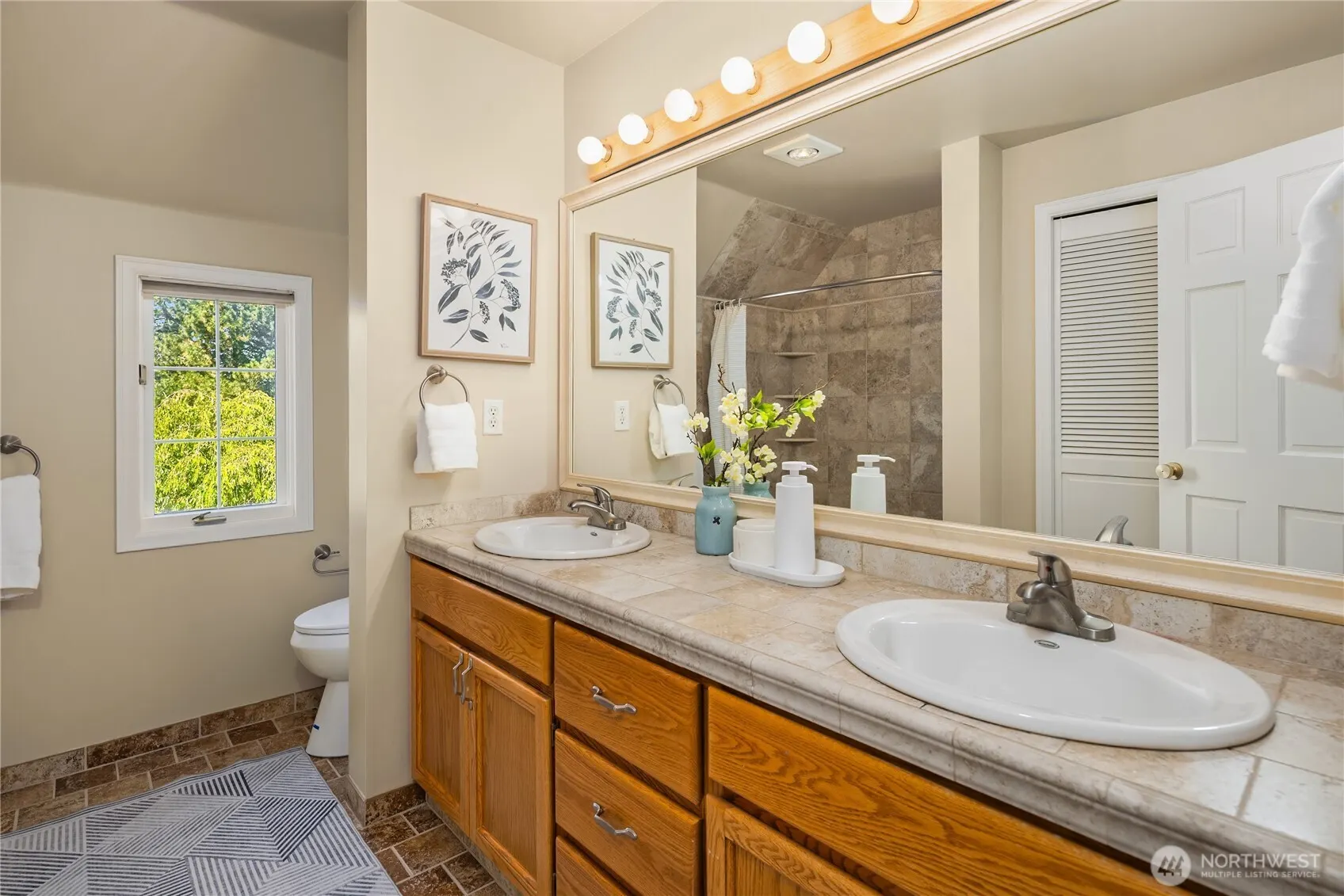 22525 SE 46th Place , Sammamish, WA 98075