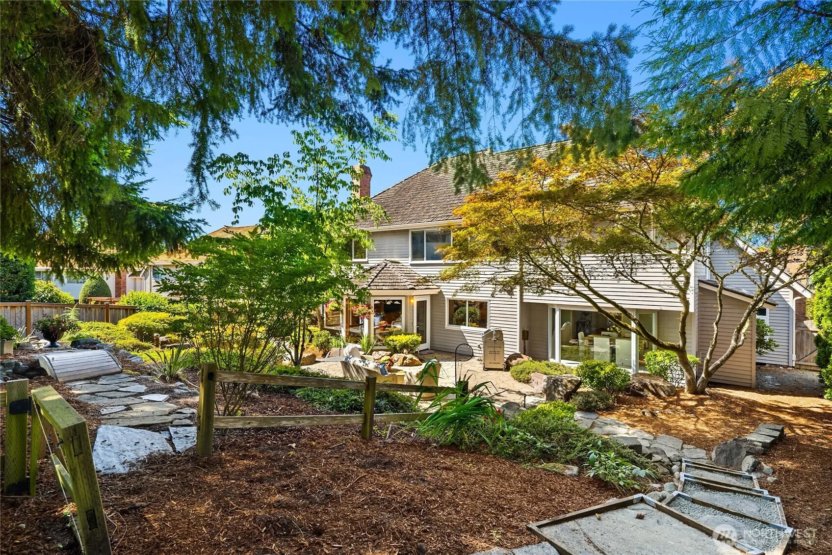 22525 SE 46th Place , Sammamish, WA 98075