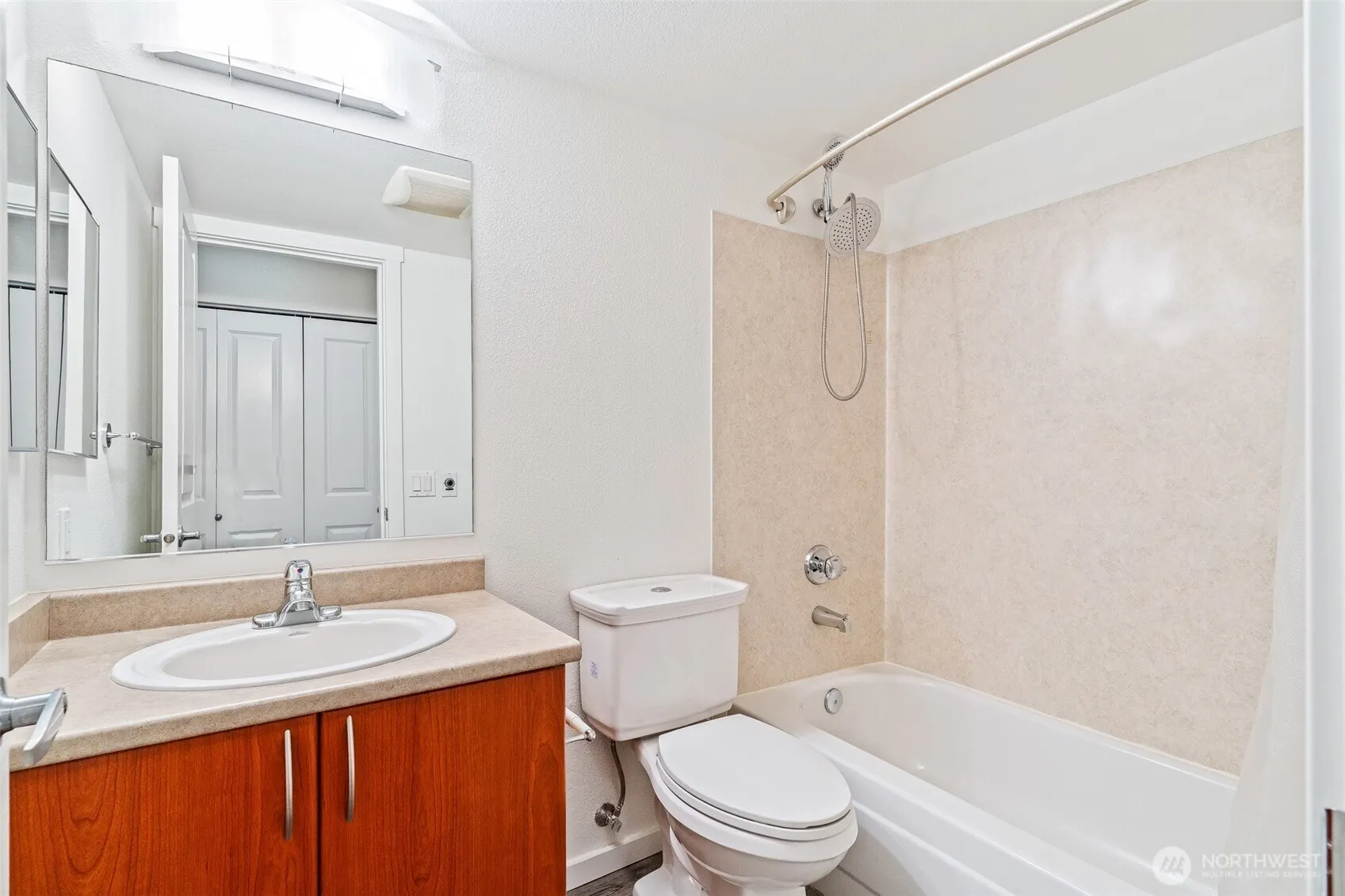 15415 35th Avenue W #F105, Lynnwood, WA 98087