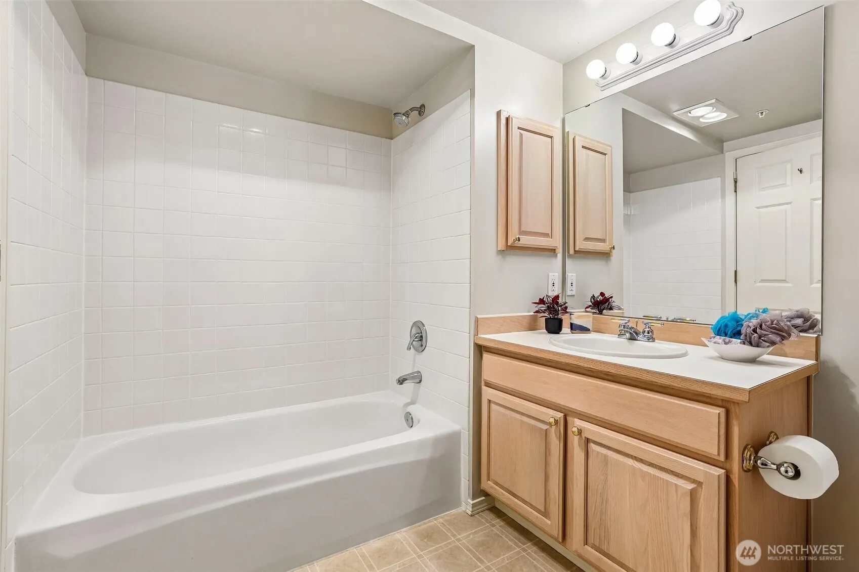 22535 SE Highland Circle #302, Issaquah, WA 98029