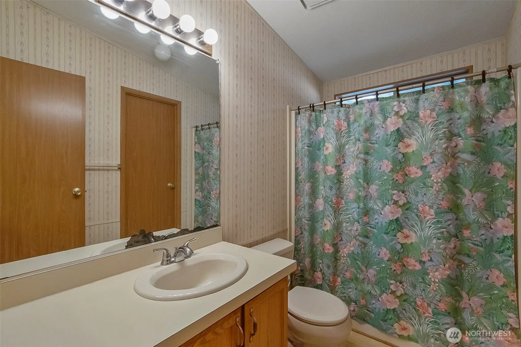 12500 NE 197th Court , Bothell, WA 98011-7622