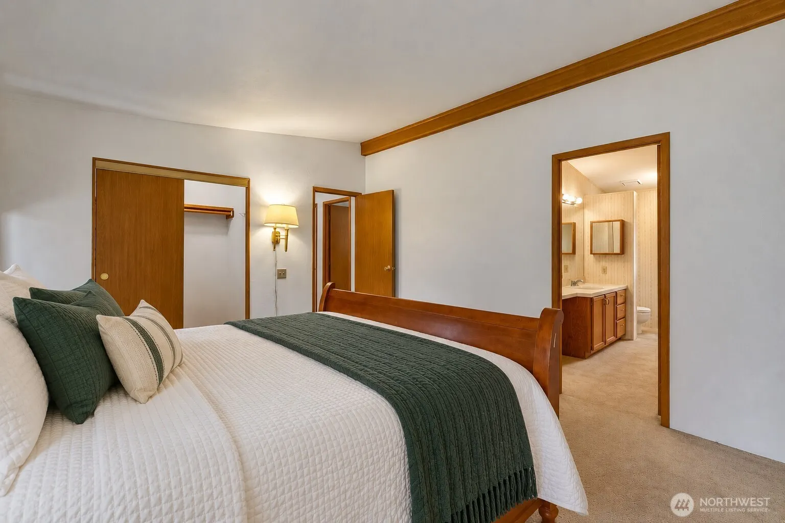 12500 NE 197th Court , Bothell, WA 98011-7622