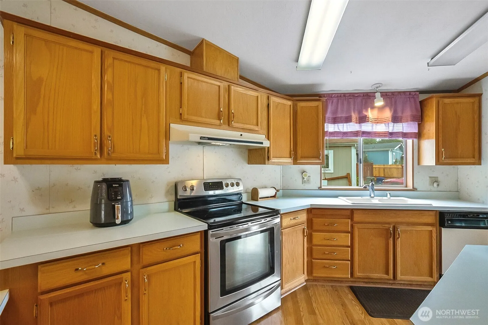 12500 NE 197th Court , Bothell, WA 98011-7622
