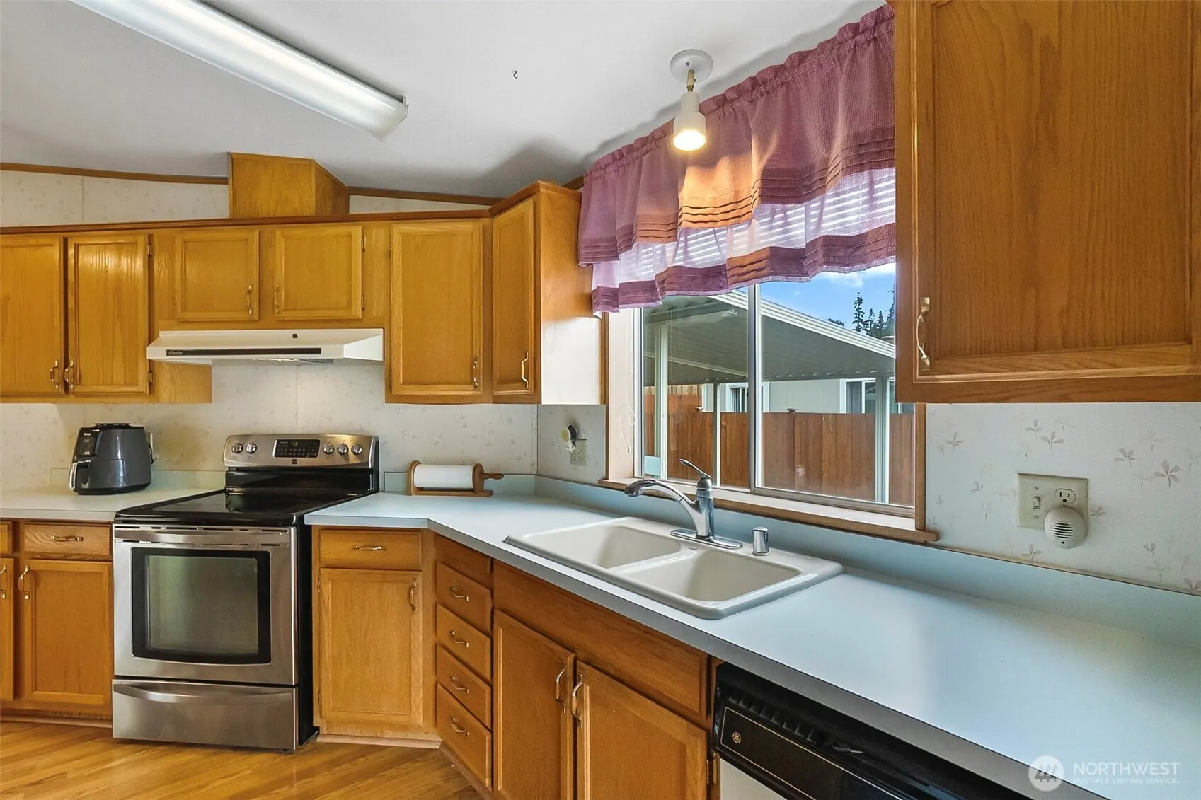 12500 NE 197th Court , Bothell, WA 98011-7622