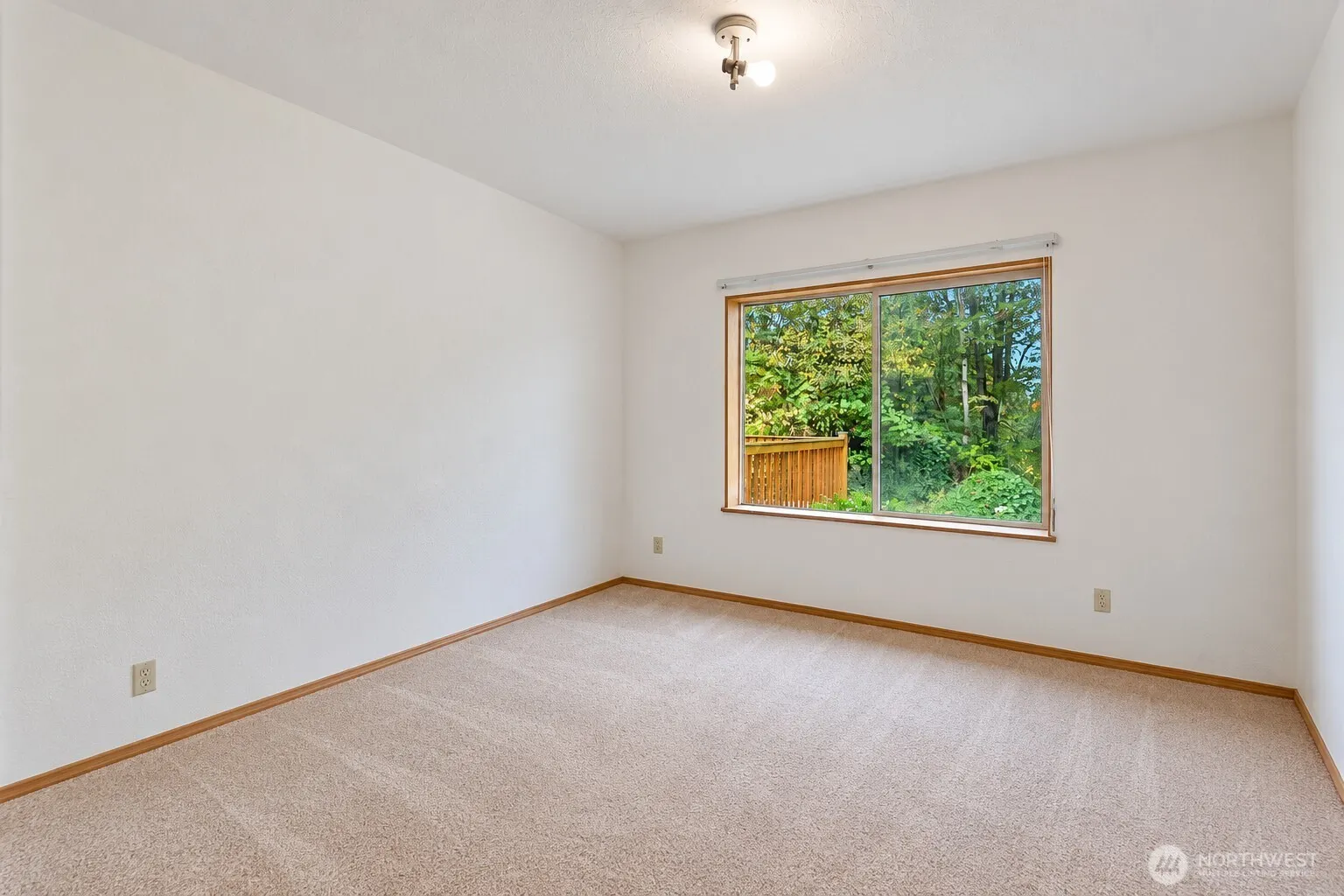 12500 NE 197th Court , Bothell, WA 98011-7622