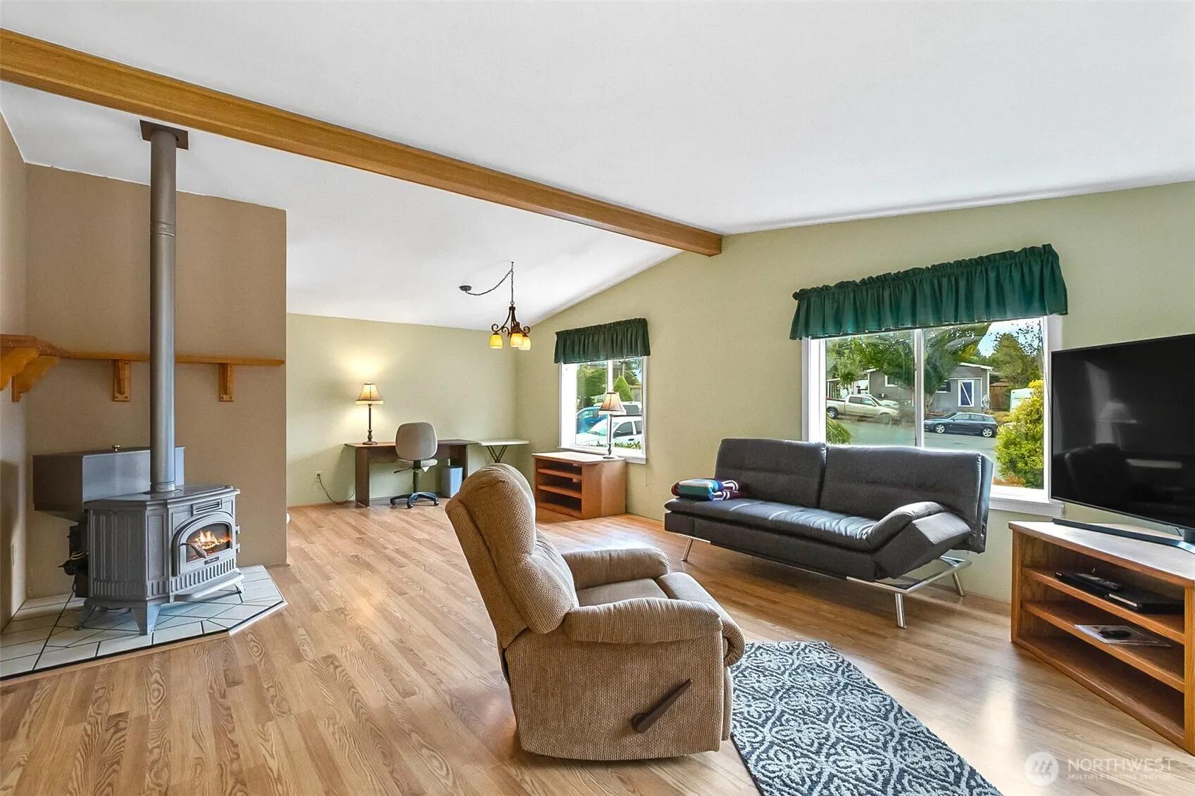 12500 NE 197th Court , Bothell, WA 98011-7622