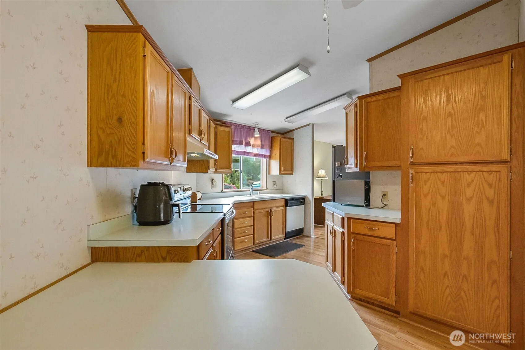 12500 NE 197th Court , Bothell, WA 98011-7622
