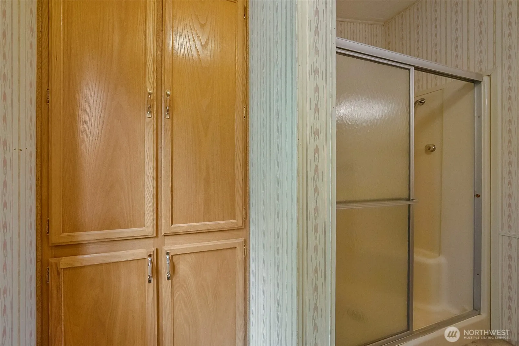 12500 NE 197th Court , Bothell, WA 98011-7622