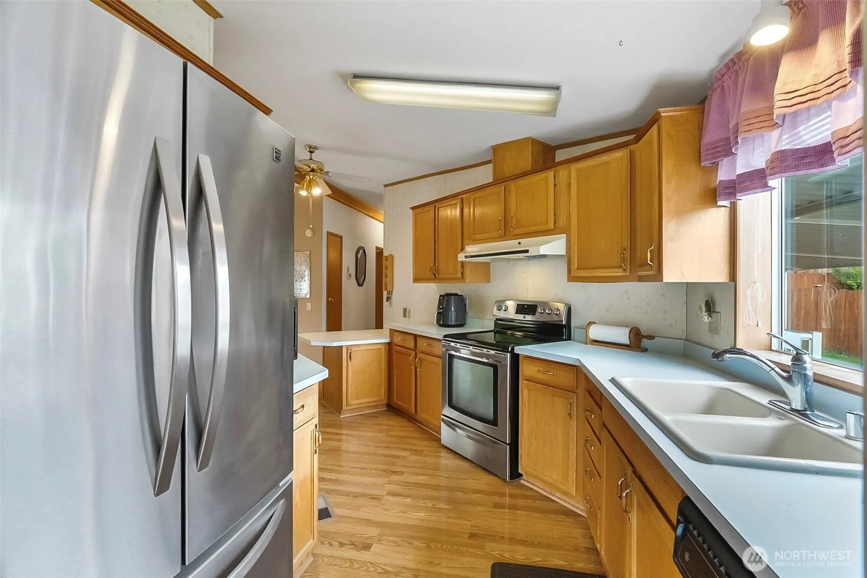 12500 NE 197th Court , Bothell, WA 98011-7622