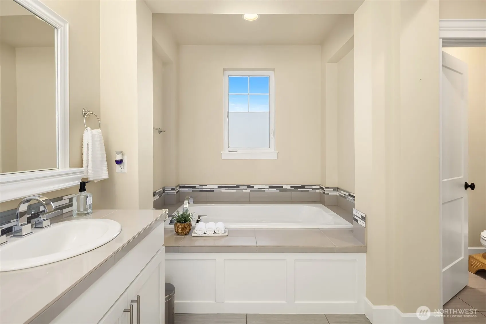 10805 NE 190th Place , Bothell, WA 98011