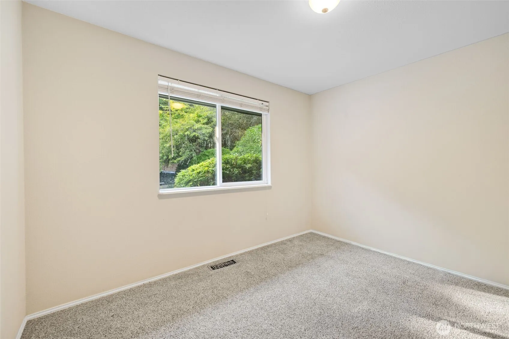 136 128th Avenue NE, Bellevue, WA 98005