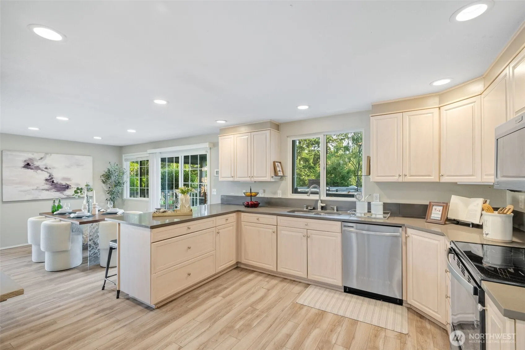136 128th Avenue NE, Bellevue, WA 98005