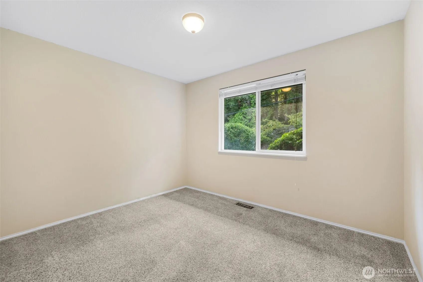 136 128th Avenue NE, Bellevue, WA 98005