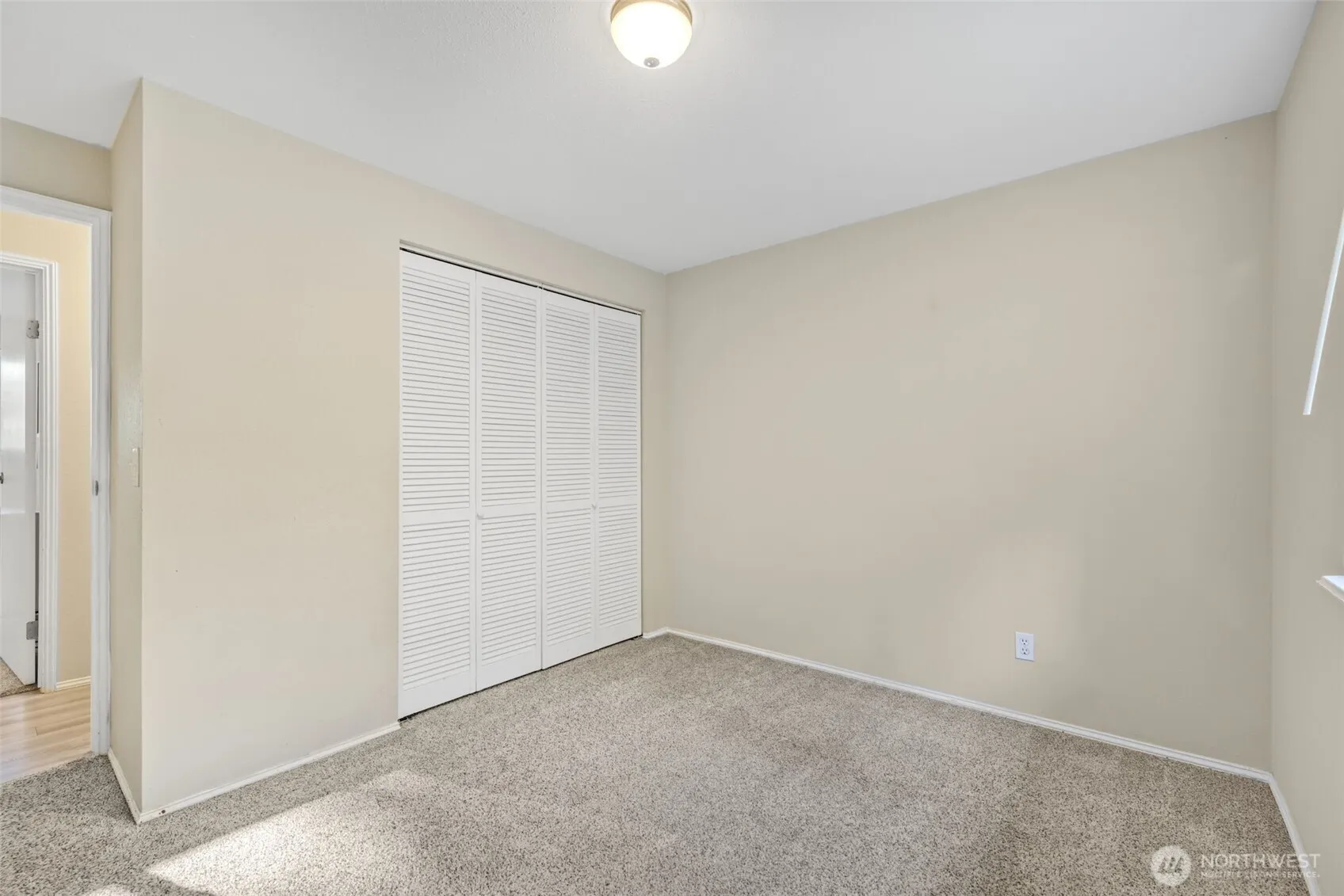 136 128th Avenue NE, Bellevue, WA 98005