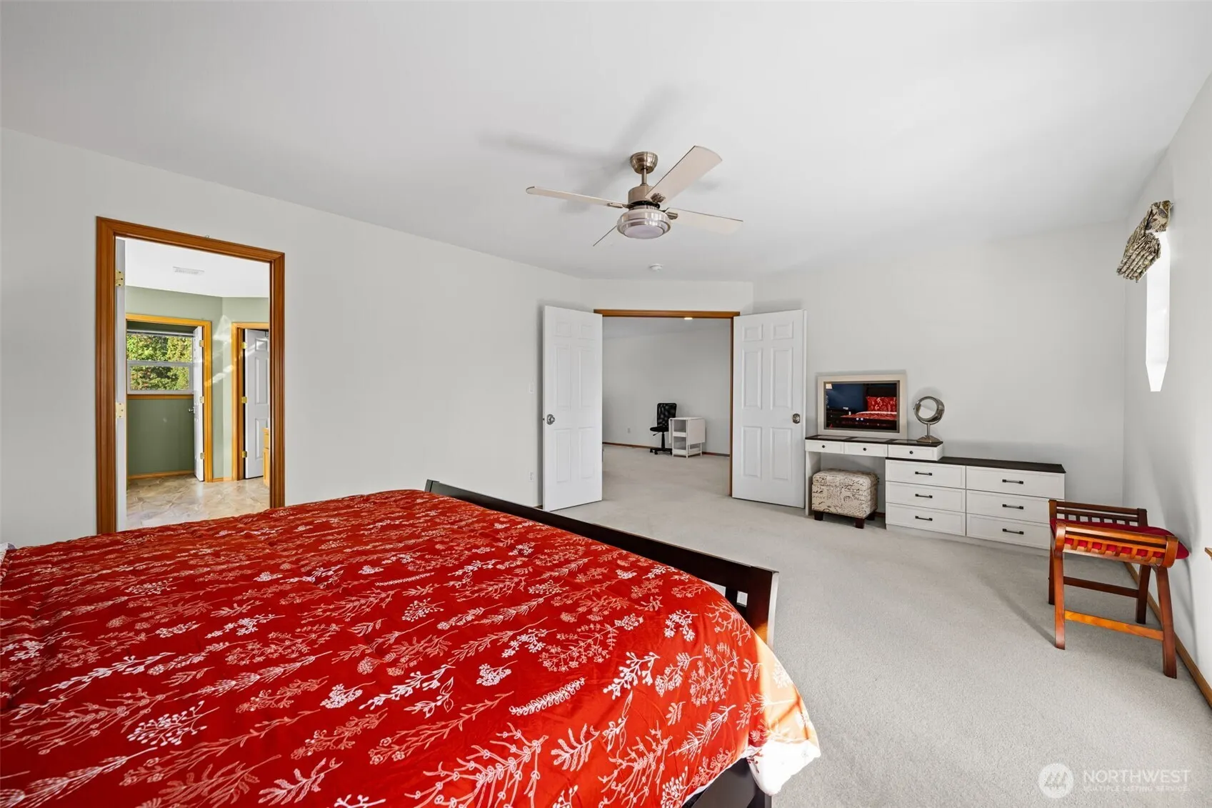 9818 S 220th Place , Kent, WA 98031
