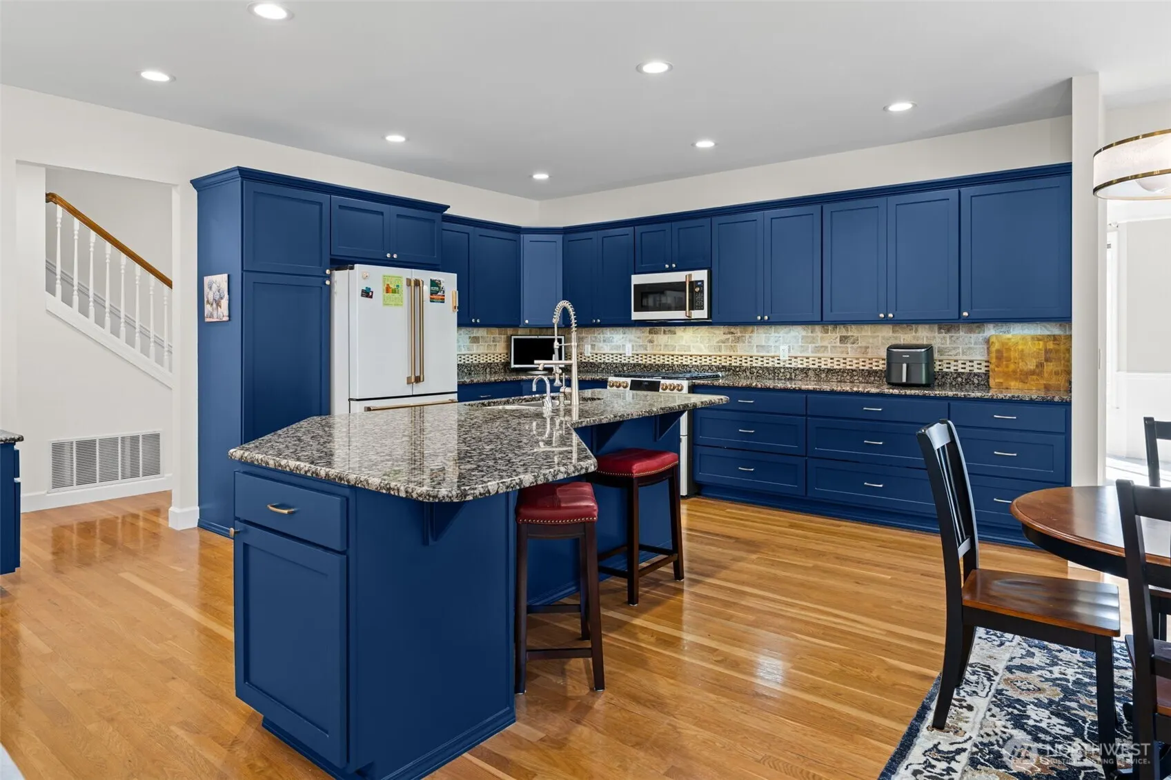 9818 S 220th Place , Kent, WA 98031