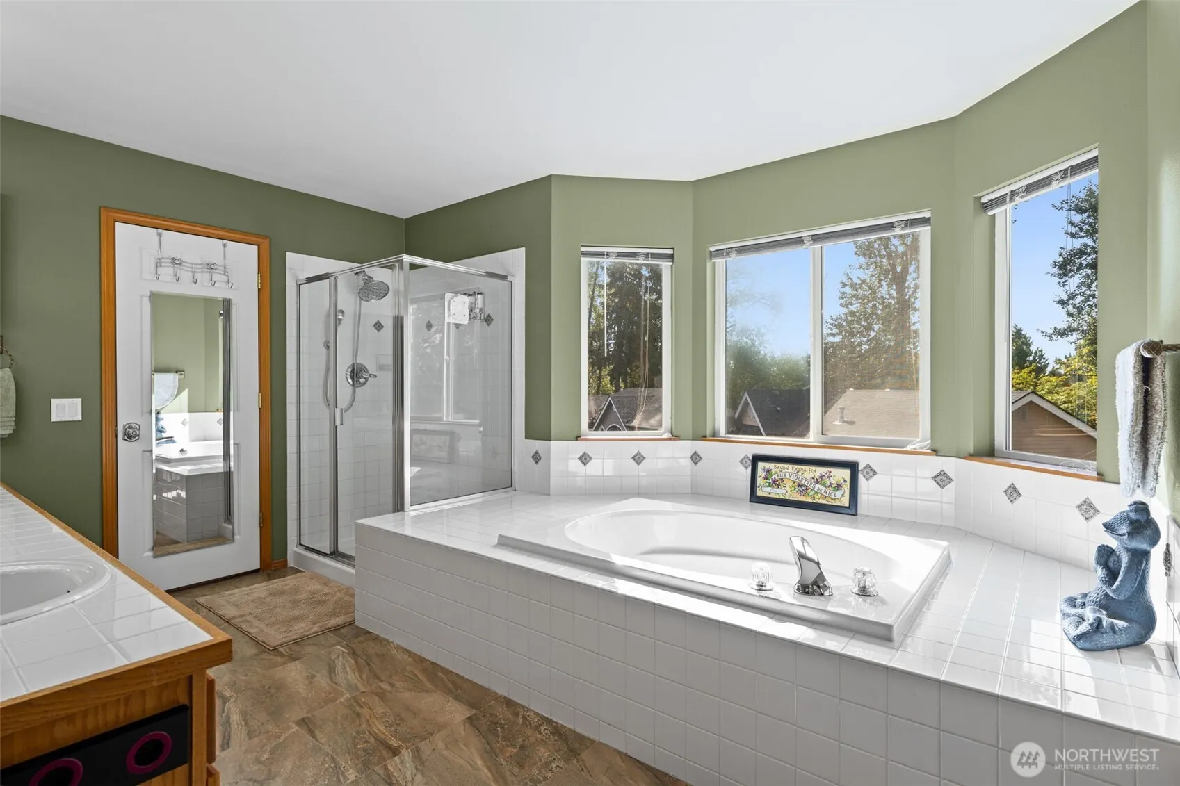 9818 S 220th Place , Kent, WA 98031