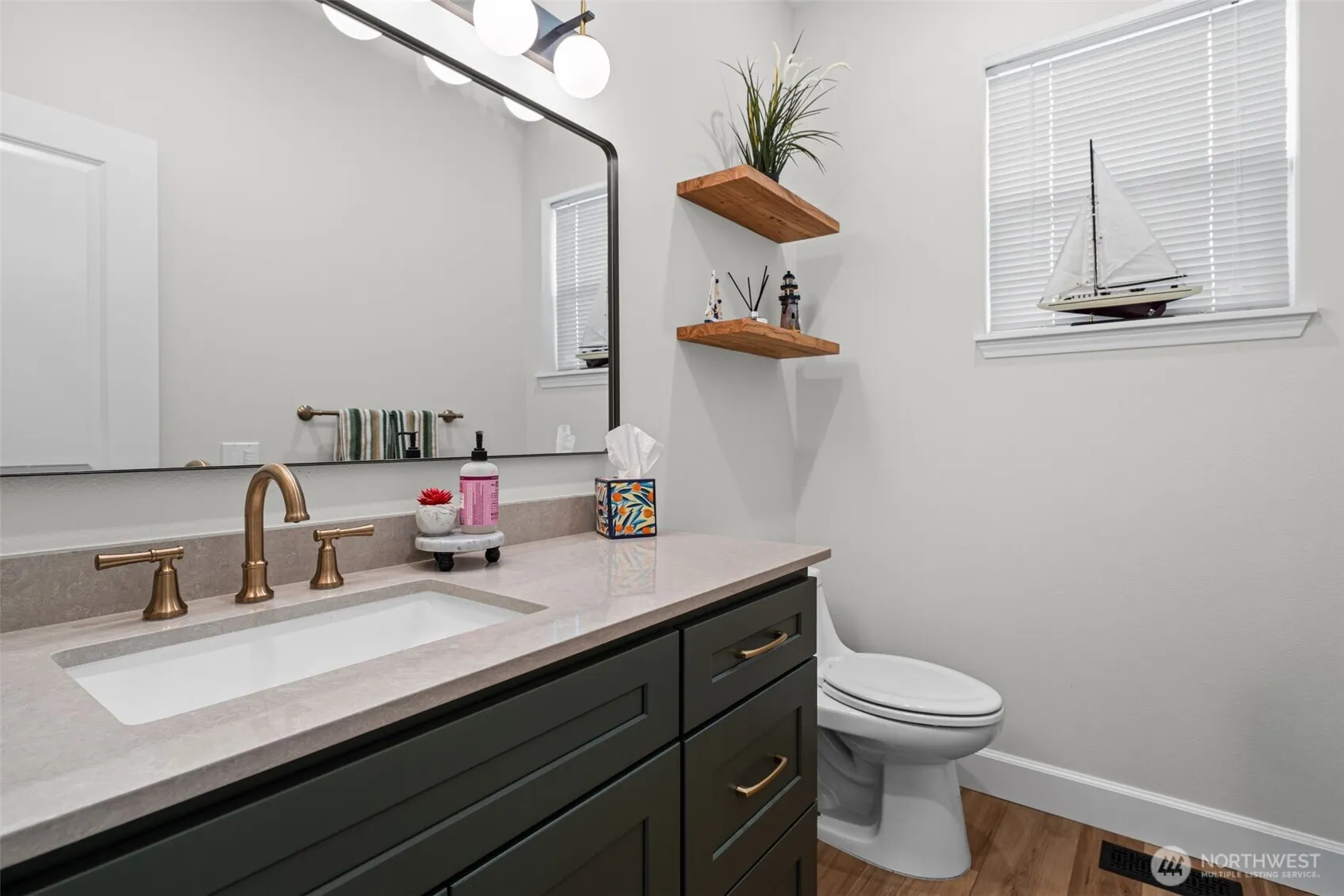 9818 S 220th Place , Kent, WA 98031