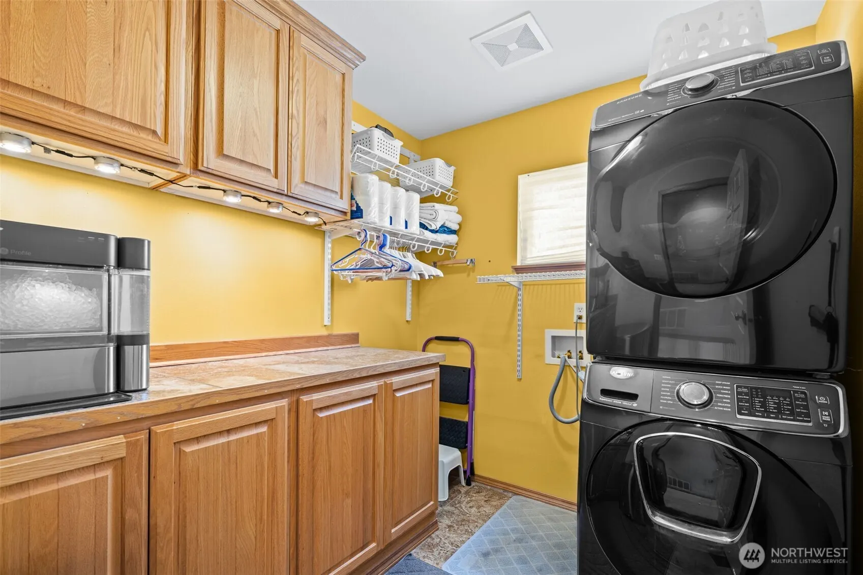 9818 S 220th Place , Kent, WA 98031