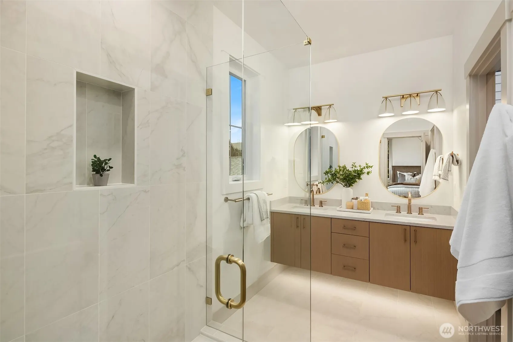 13131 NE 87th Lane , Kirkland, WA 98033