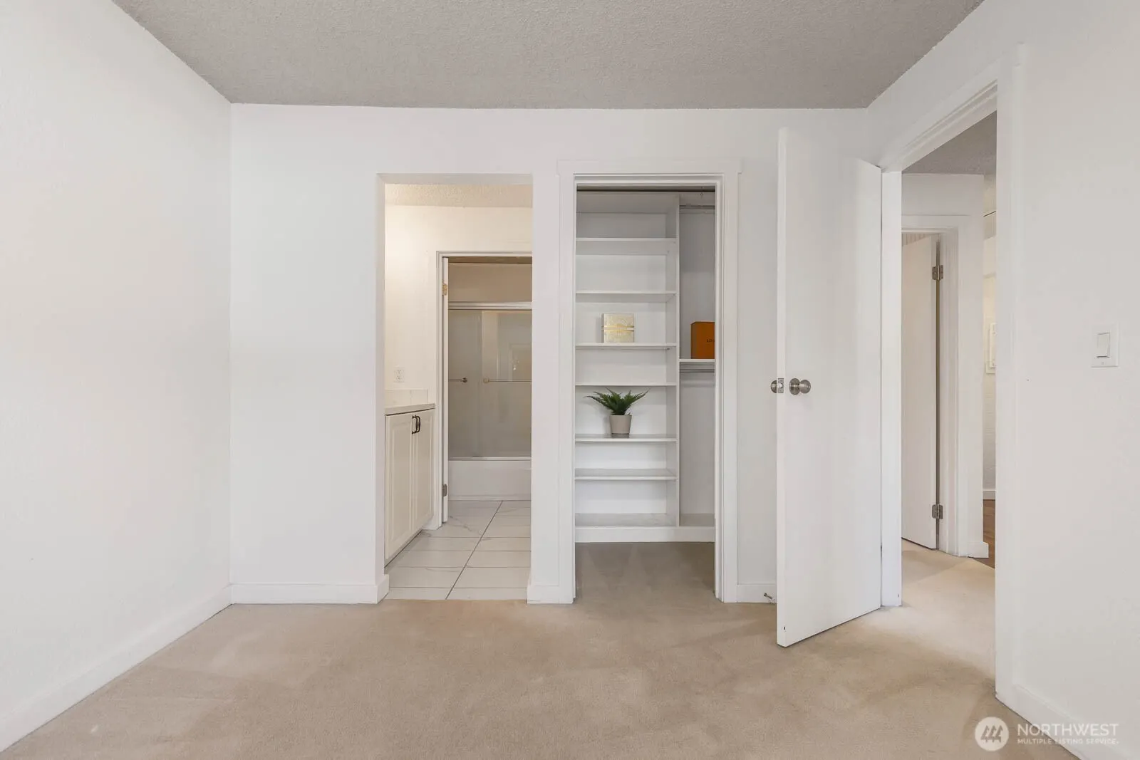 725 9th Avenue S #201, Kirkland, WA 98033