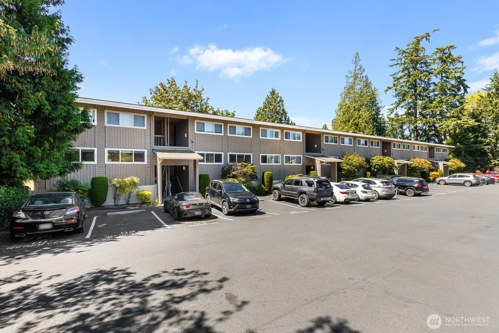 725 9th Avenue S #201, Kirkland, WA 98033
