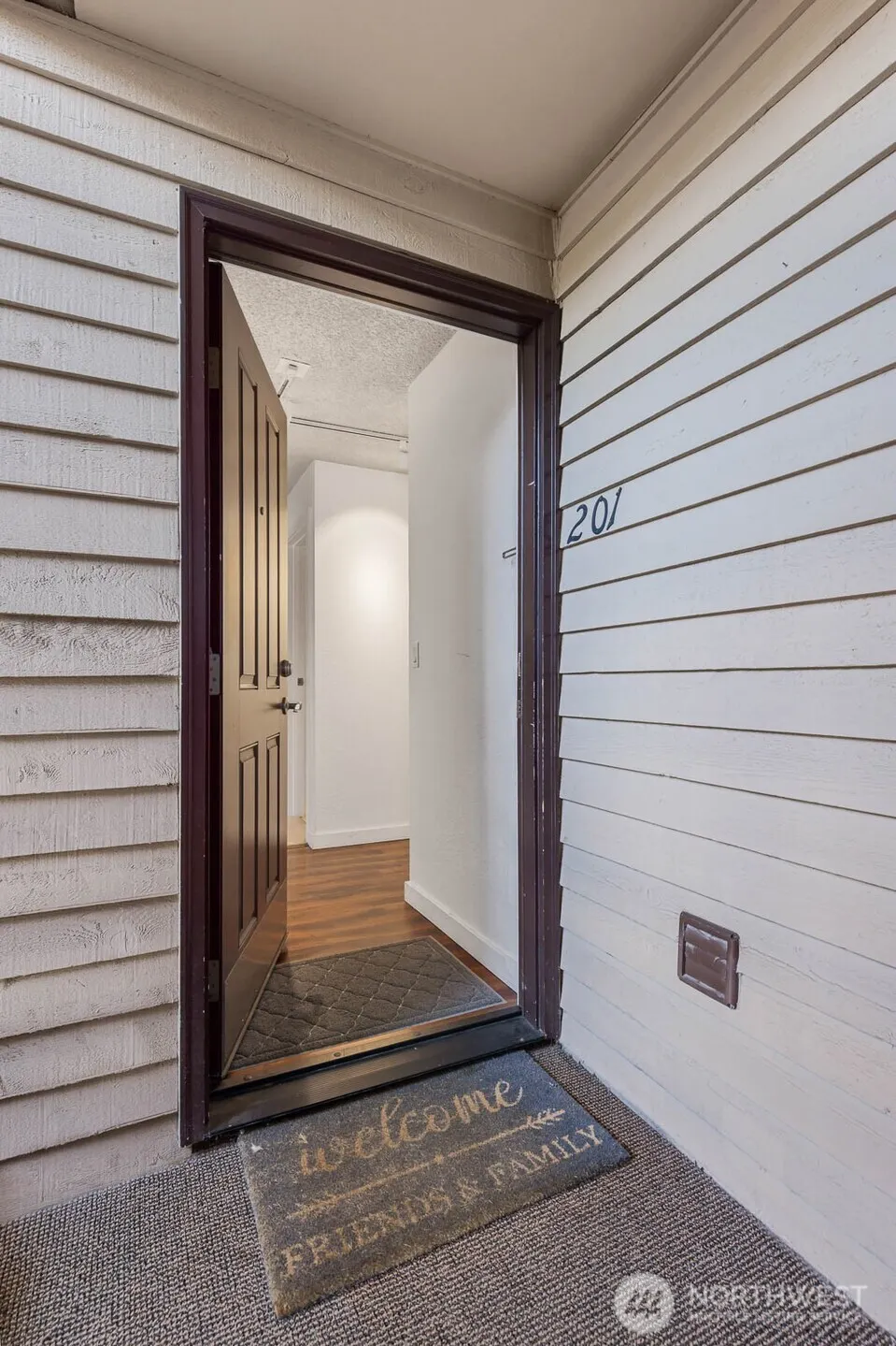 725 9th Avenue S #201, Kirkland, WA 98033
