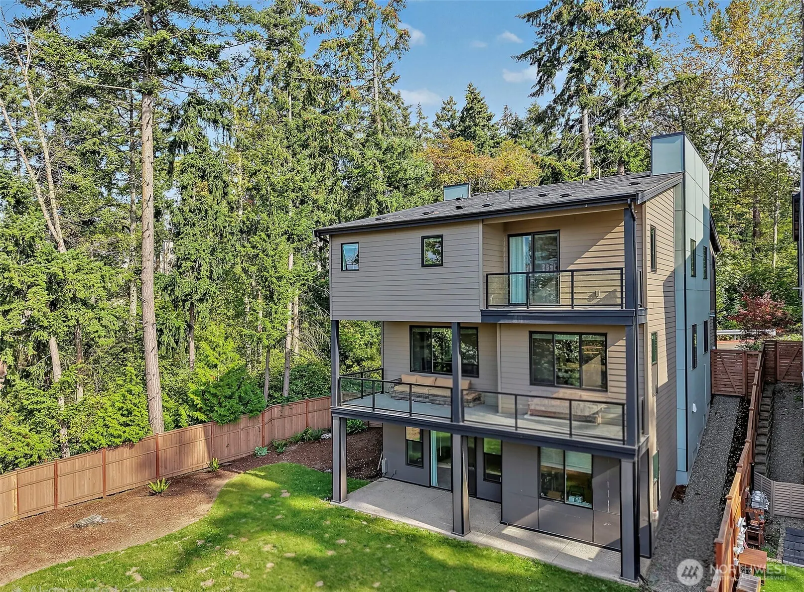 11030 SE 60th Lane , Bellevue, WA 98006