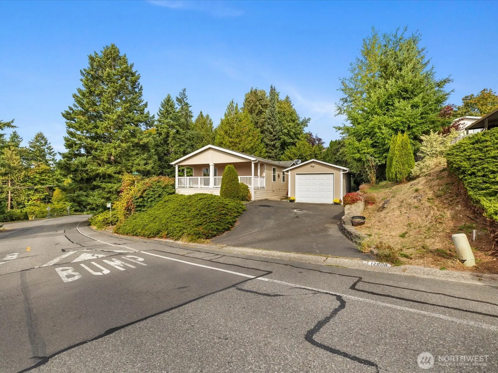 12608 NE Hollyhills Drive , Bothell, WA 98011