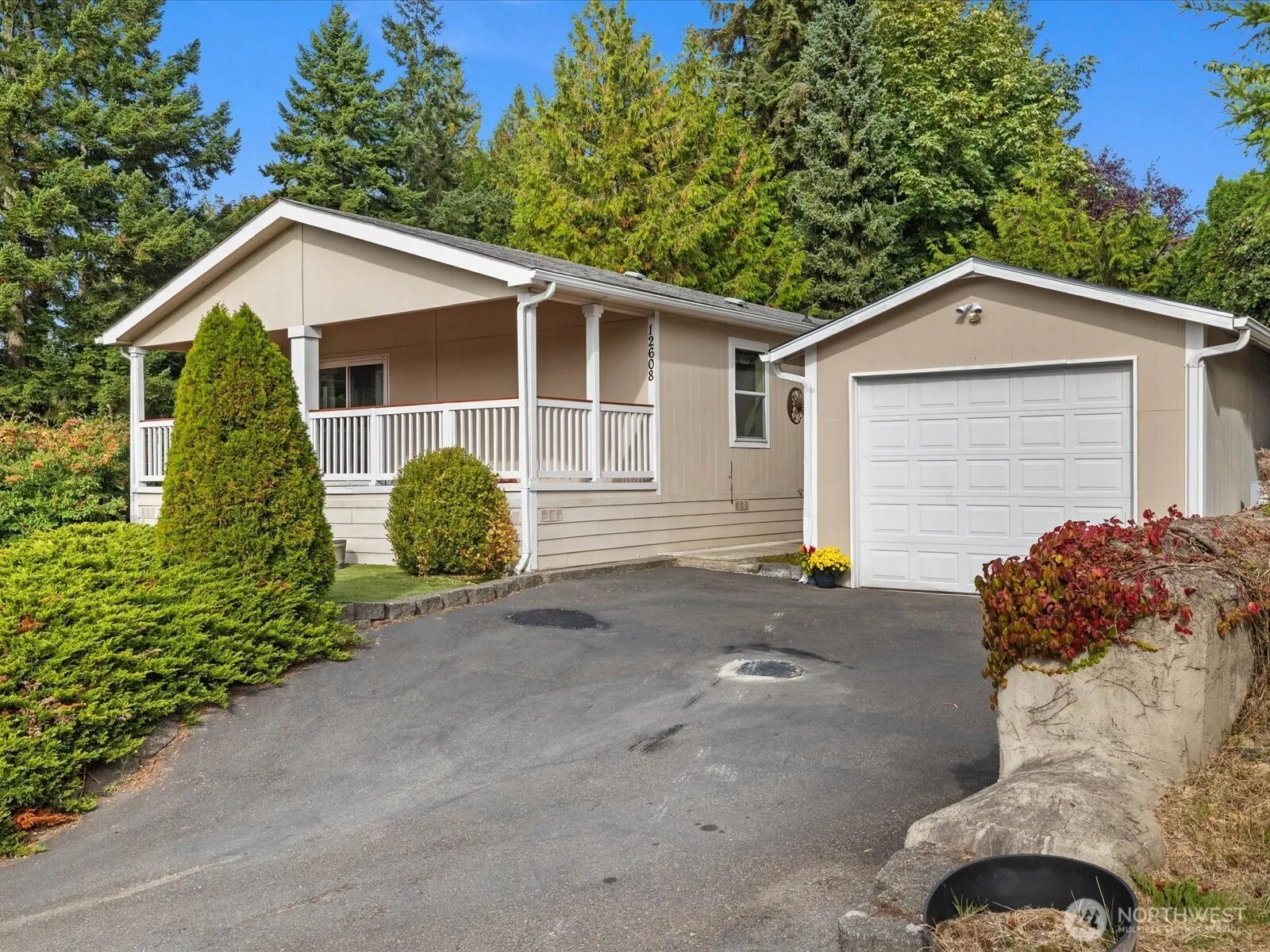 12608 NE Hollyhills Drive , Bothell, WA 98011