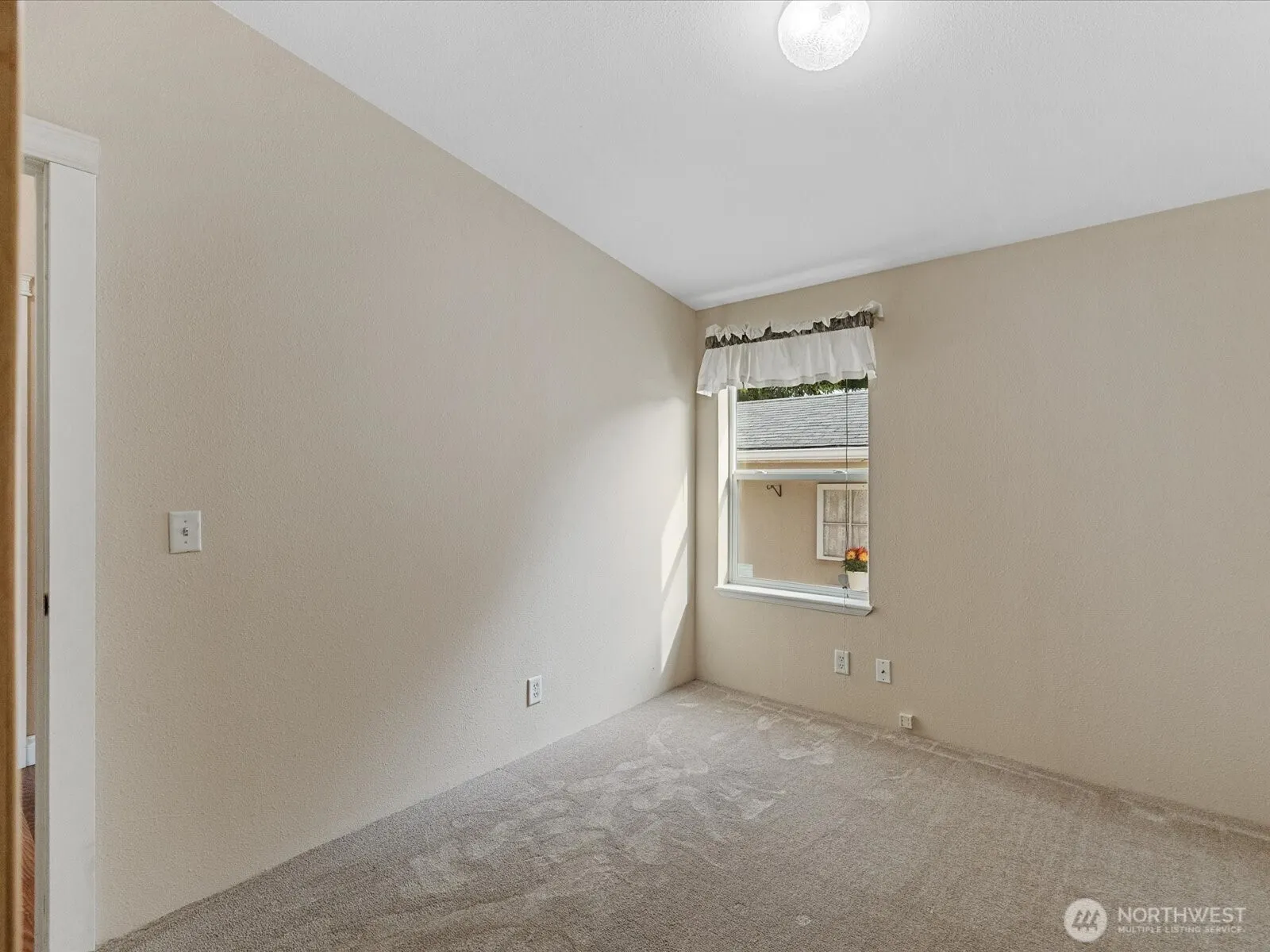 12608 NE Hollyhills Drive , Bothell, WA 98011