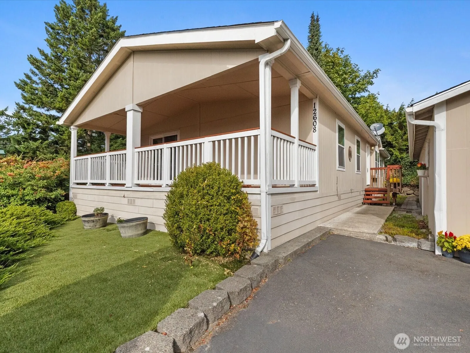 12608 NE Hollyhills Drive , Bothell, WA 98011