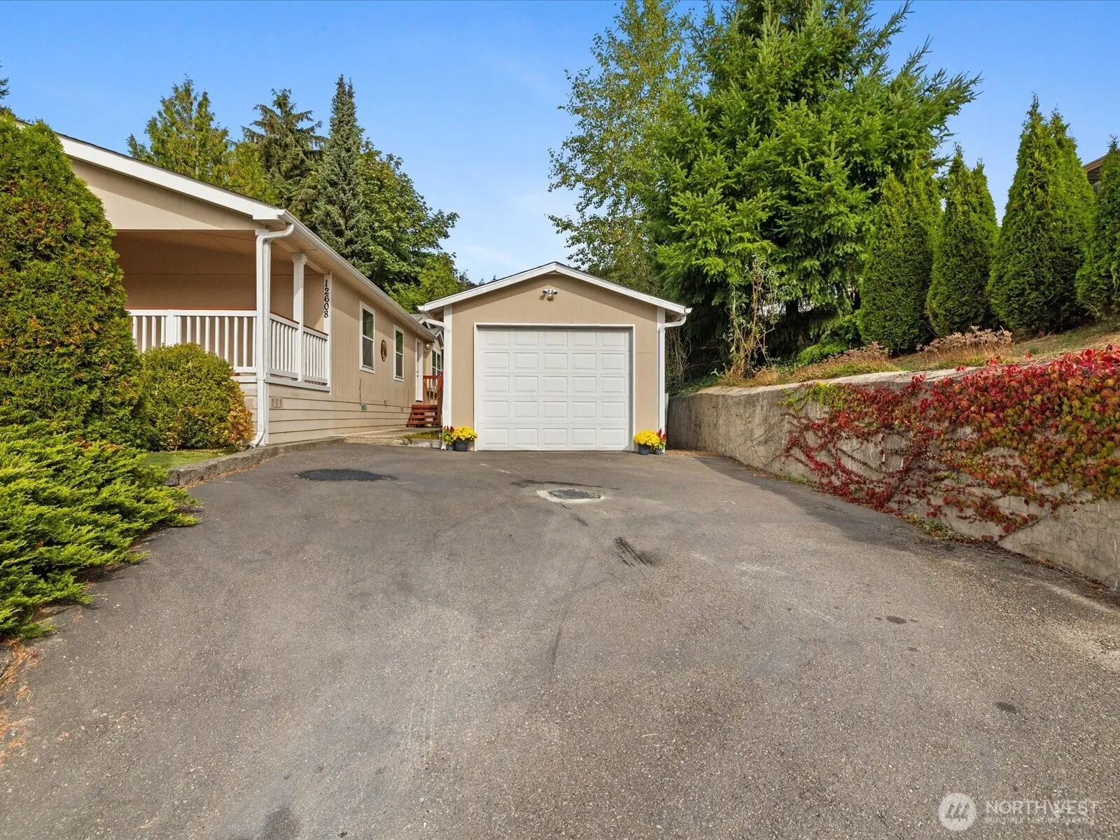 12608 NE Hollyhills Drive , Bothell, WA 98011