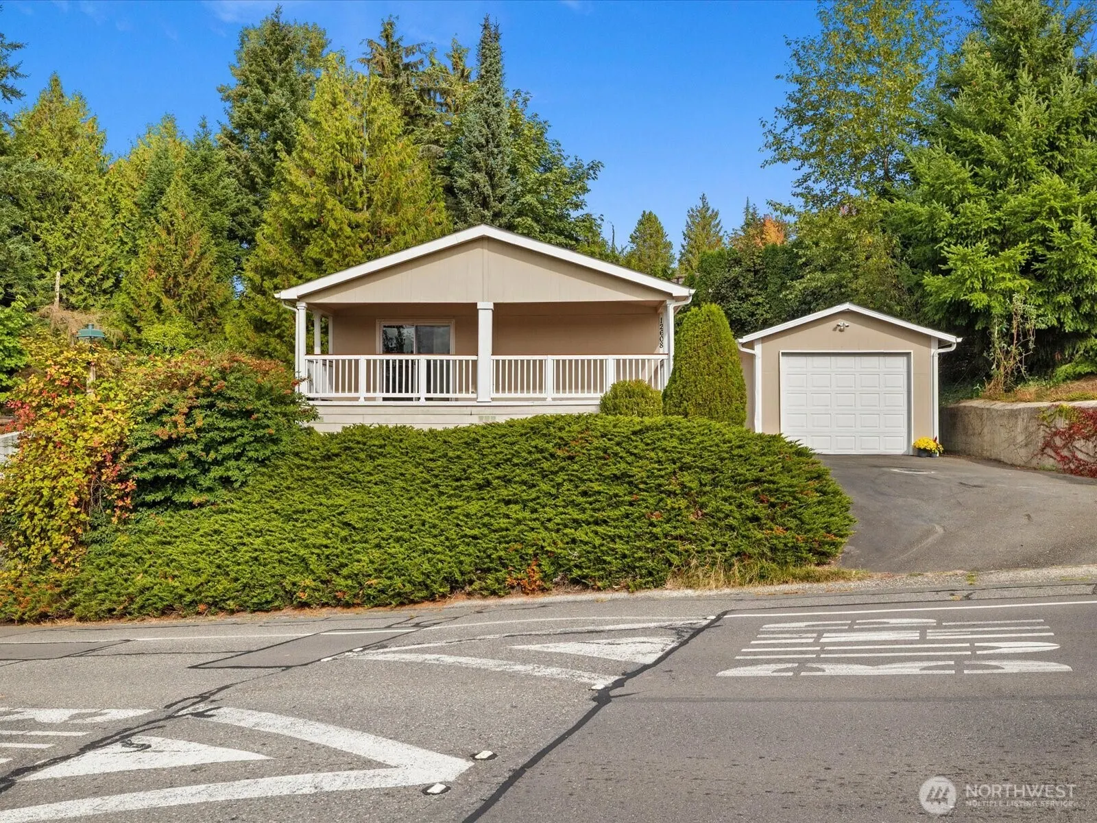 12608 NE Hollyhills Drive , Bothell, WA 98011