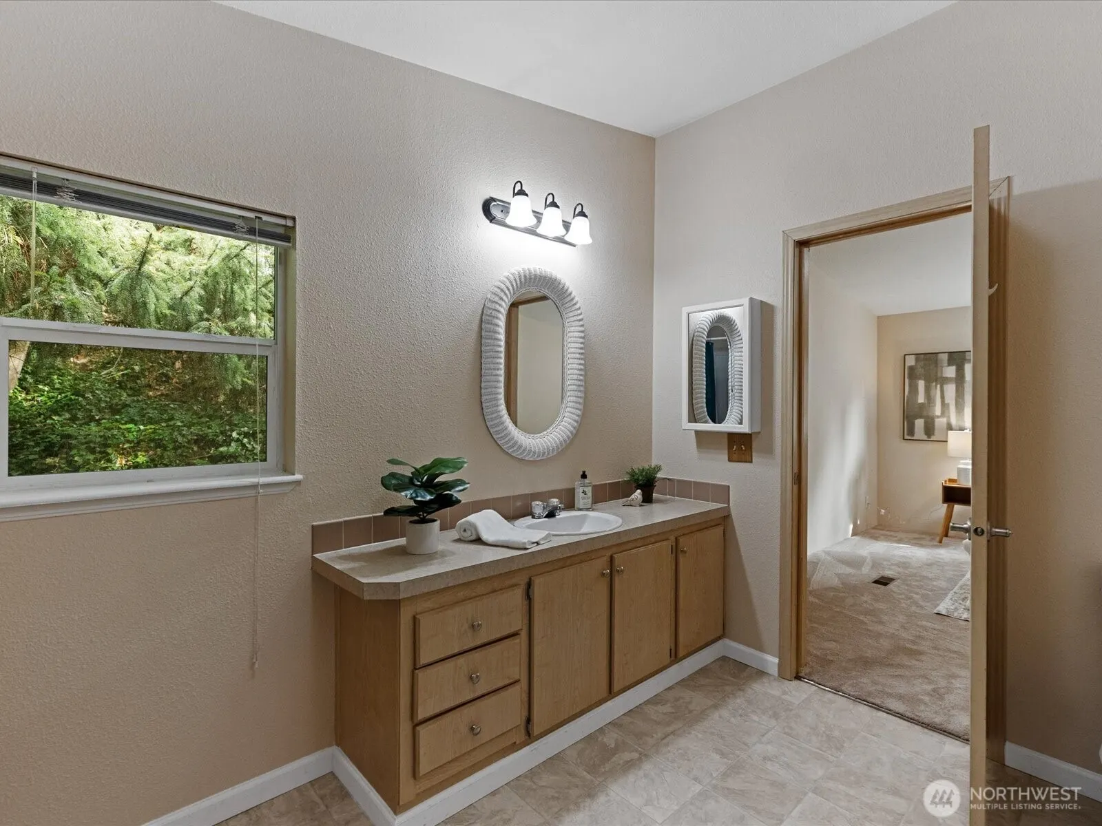 12608 NE Hollyhills Drive , Bothell, WA 98011