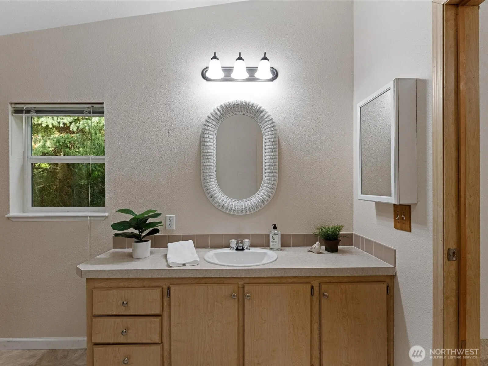 12608 NE Hollyhills Drive , Bothell, WA 98011