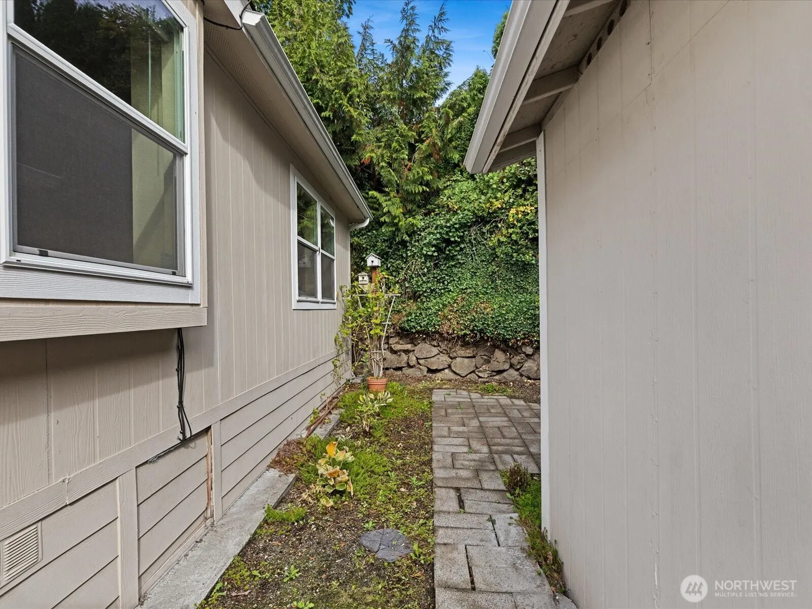 12608 NE Hollyhills Drive , Bothell, WA 98011