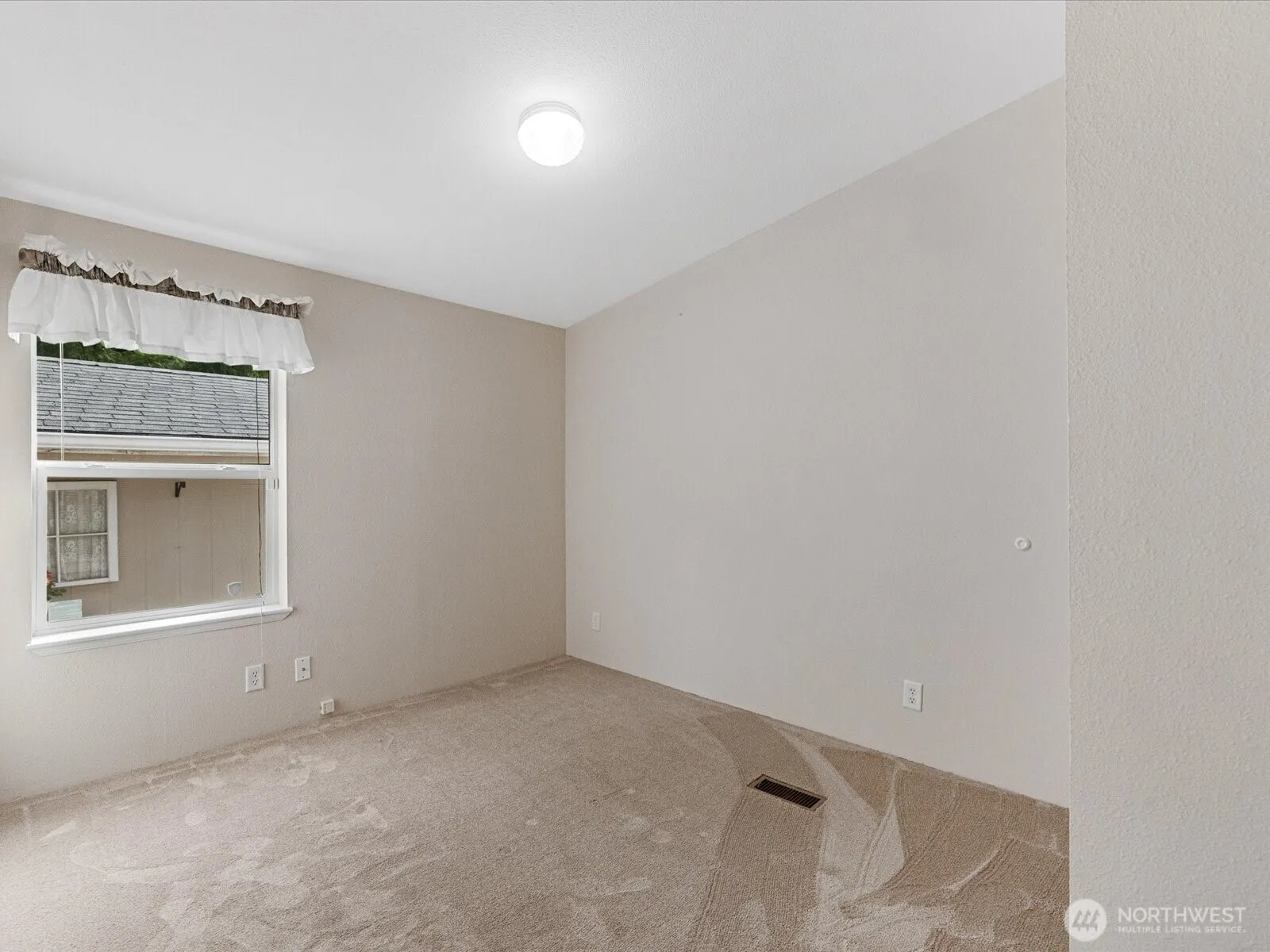 12608 NE Hollyhills Drive , Bothell, WA 98011