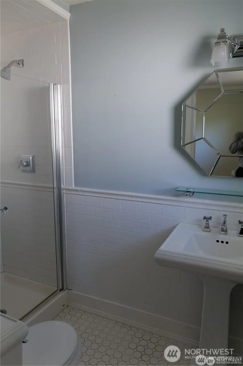 11602 SE 49th Street , Bellevue, WA 98006