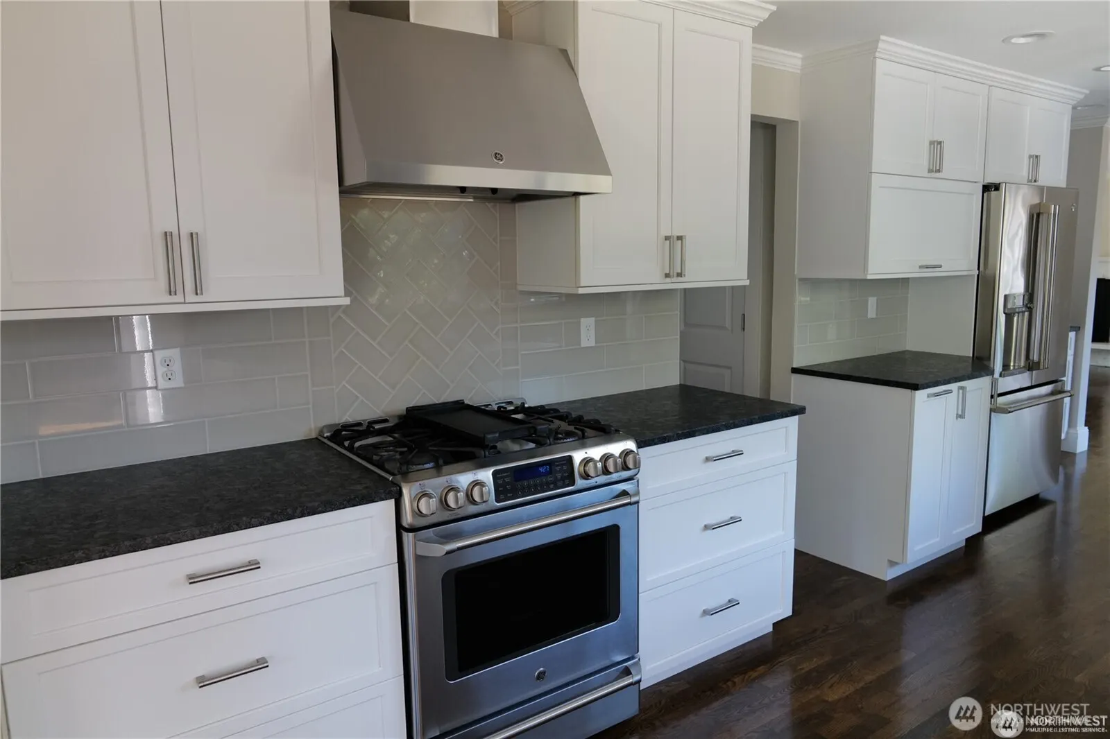 11602 SE 49th Street , Bellevue, WA 98006