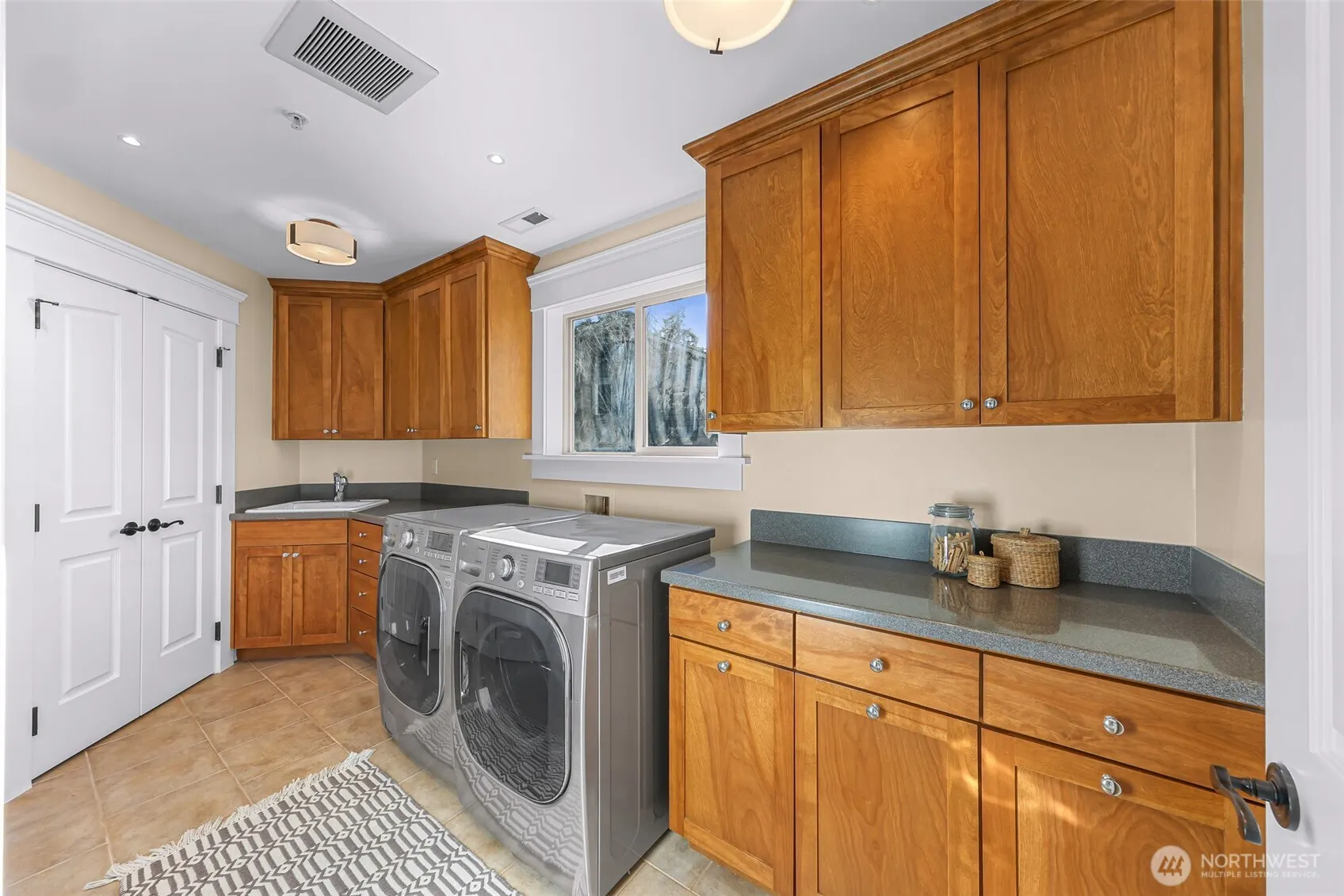 10222 NE 30th Place , Bellevue, WA 98004
