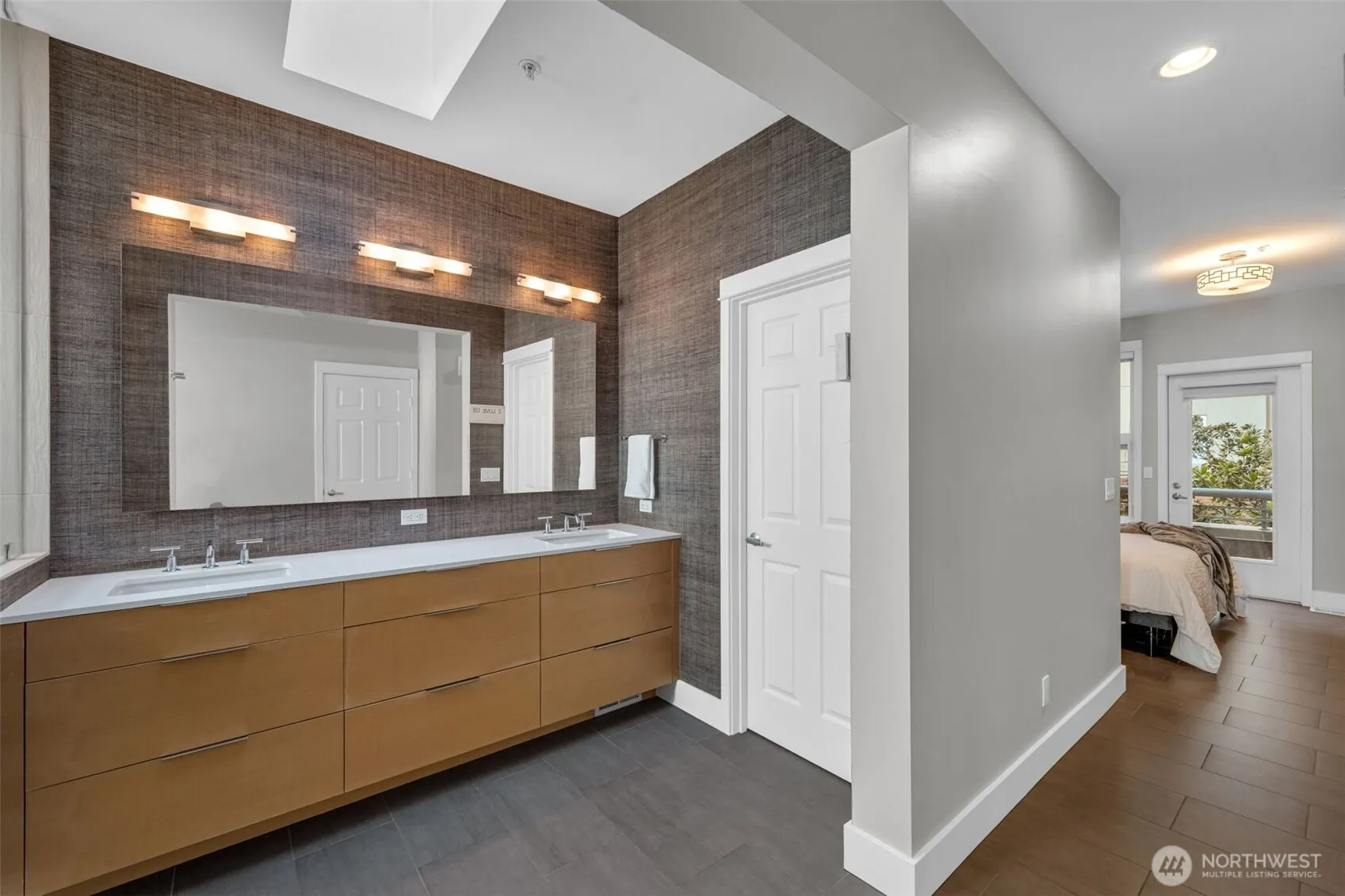 10042 Main Street #117, Bellevue, WA 98004-6027