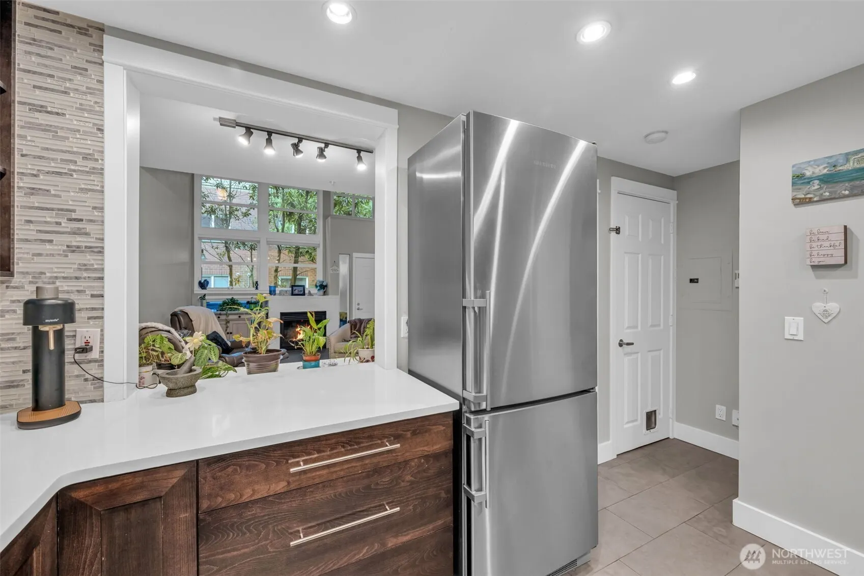 10042 Main Street #117, Bellevue, WA 98004-6027