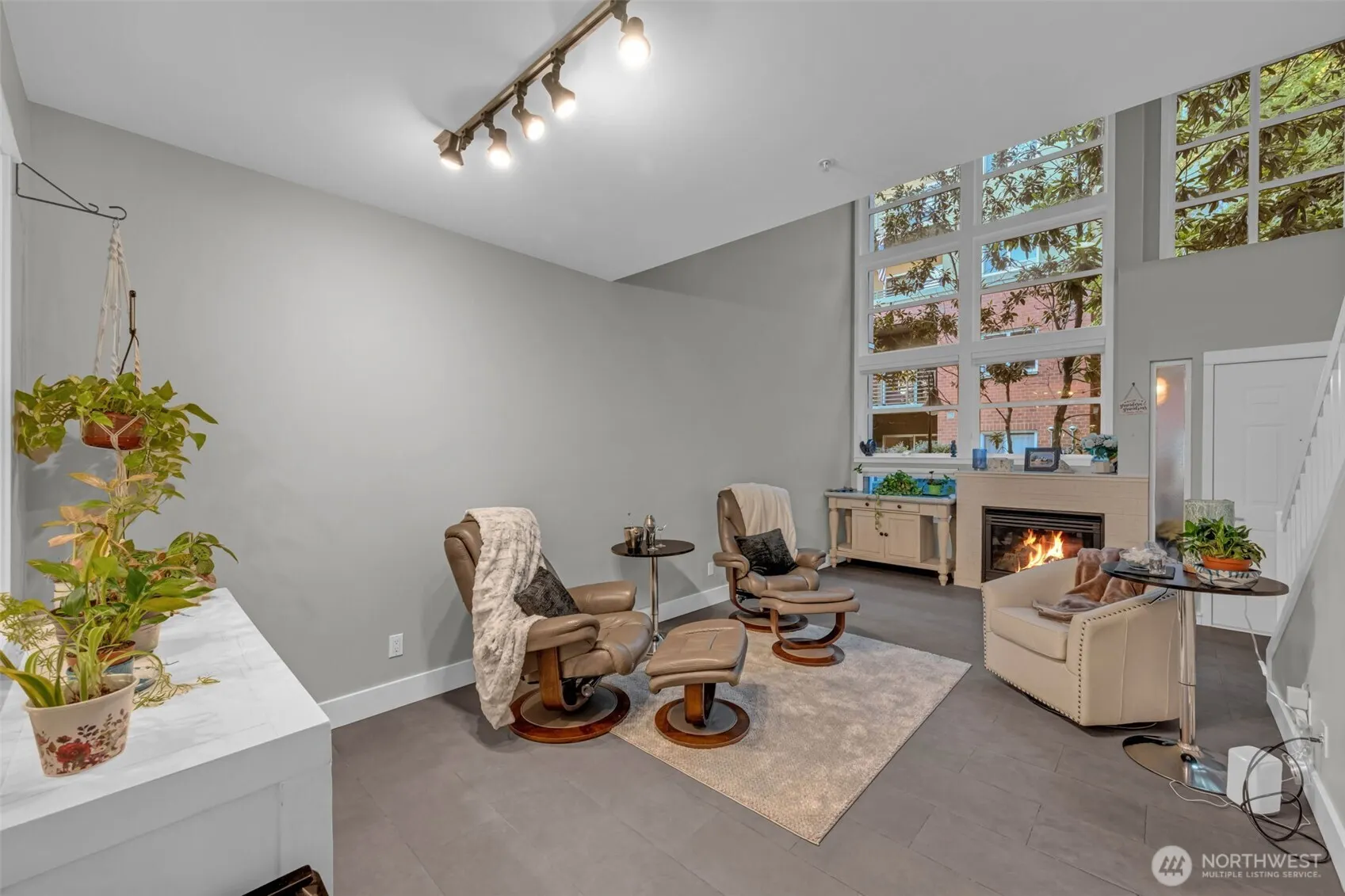 10042 Main Street #117, Bellevue, WA 98004-6027
