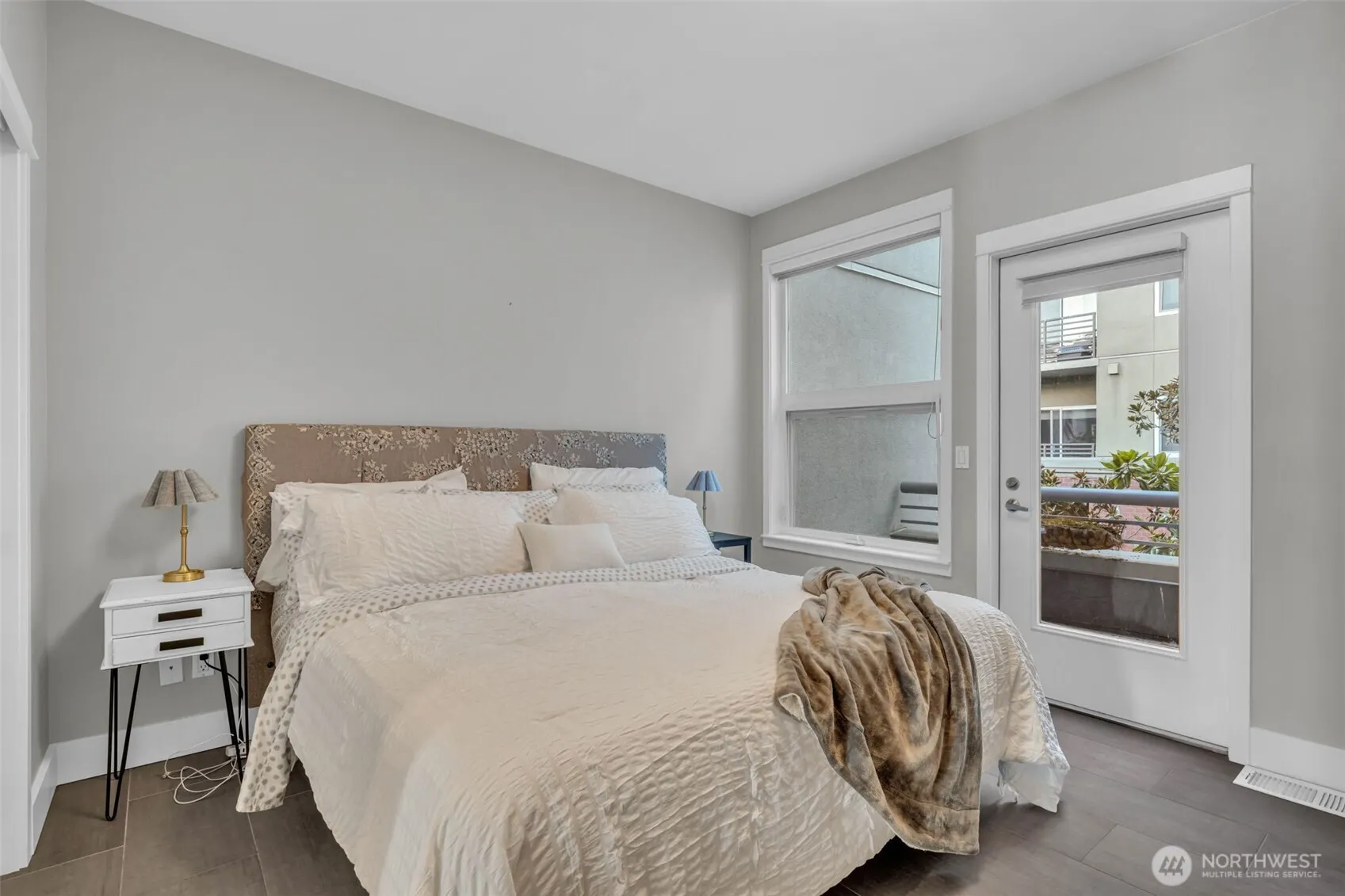 10042 Main Street #117, Bellevue, WA 98004-6027